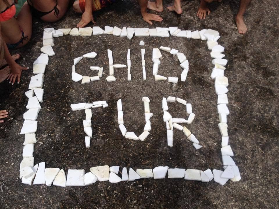 GhidTur arranged in white stones.