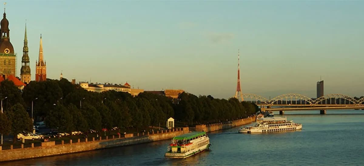 Латвия: Wikivoyage banner: Panaroma of Riga and Daugava