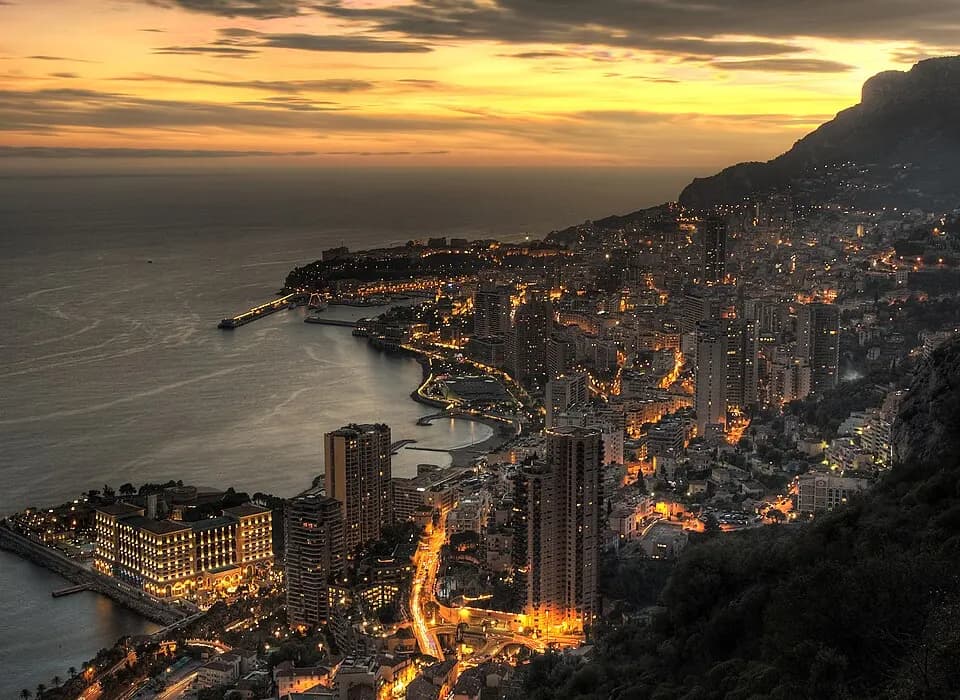 Монако: Monaco At Dusk HDR from 5 exposures (-2; -1; 0; +1; +2)
