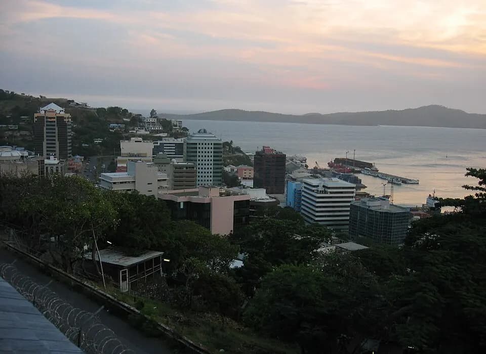 Папуа — Новая Гвинея: View of Port Moresby Town from nearby hill